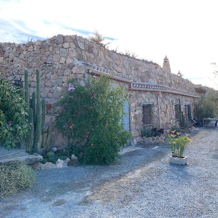 Cuevas El Torriblanco Vendégház Gorafe Kültér fotó